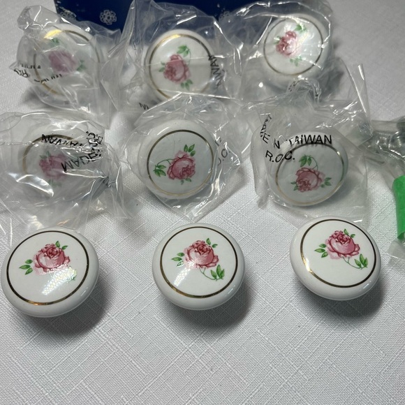 Vintage. Porcelain Knobs with Pink Rose Design. Set of 9. NEW. screws included - Picture 2 of 5